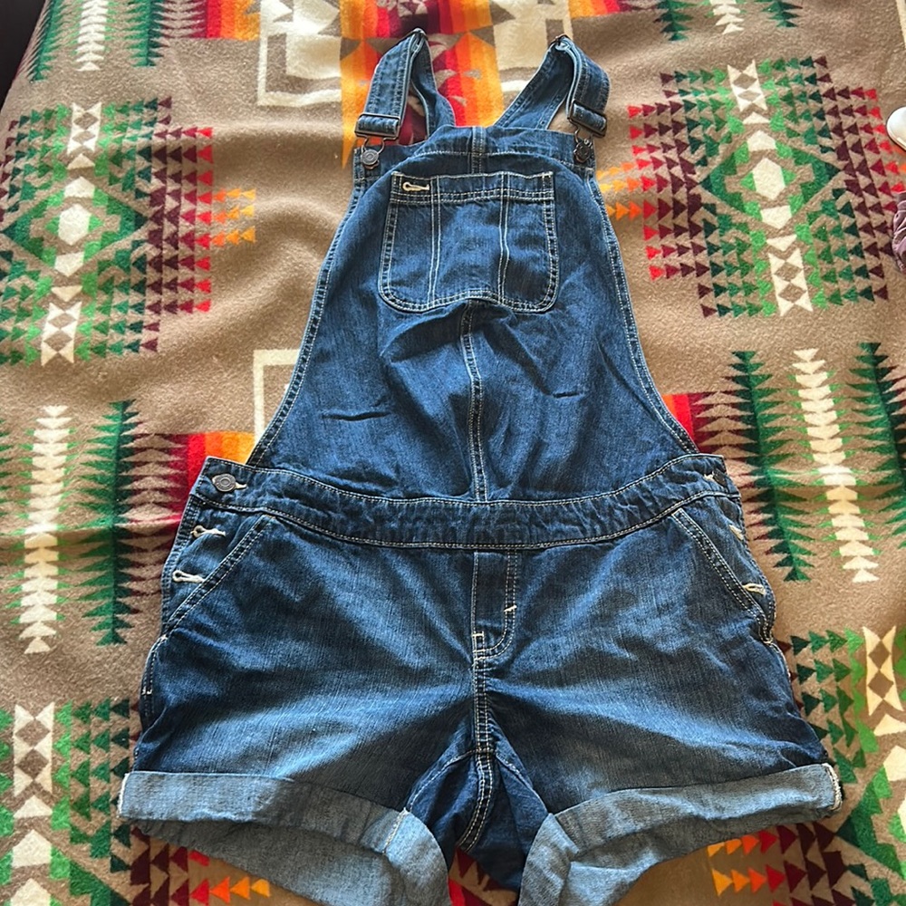 NWOT Gap Maternity Overall Shorts